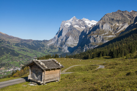Cabin in the Alps in Switserland in Grindelwald with in the background the Wetterhorn.のeditorial素材