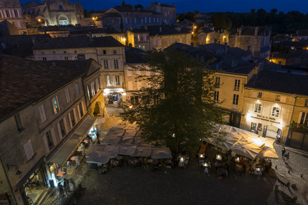 View on UNESCO World Heritage site Saint-Emilion with old houses, market and famous winedistrict at night.のeditorial素材