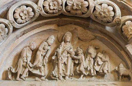 Vezelay, France - July 29, 2018: Tympan of the romanesque church and abbey of Vezelay in Yonne, France.のeditorial素材