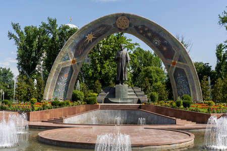 Dushanbe, Tazjikistan - June 14, 2019: Rudaki Park with monument and fountain in the capital of Dushanbe.のeditorial素材