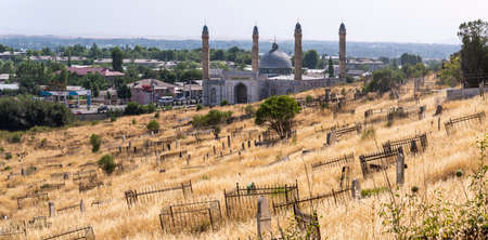 Osh, Kyrgyzstan - JUne29, 2019: The graveyard with graves and mosque on the slope of a hill in the village of Osh, Kyrgyzstan.のeditorial素材