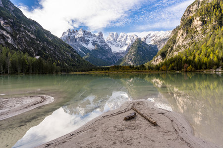 DÃ¼rrensee, Lago di Landro with high mountains and peaks with snow in the Dolomites, Italy, in autumn.の写真素材