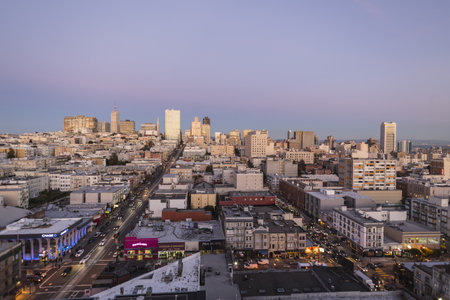 Editorial twilight view towards Nob Hill and San Francisco's financial district.のeditorial素材