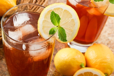 Refreshing iced tea makes a perfect drink on a hot summer dayの写真素材