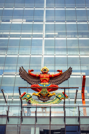 BANGKOK, THAILAND - 29 MAY: The national emblem of Thailand in a goverments building. It is called the Phra Khrut Pha "Garuda as the vehicle of Vishnu". On May 29, 2015, in Bangkok, Thailand. The Garuda was officially adopted as the national emblem by Kinのeditorial素材