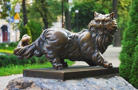 Sculpture of a cat in Kiev, Ukraineの写真素材