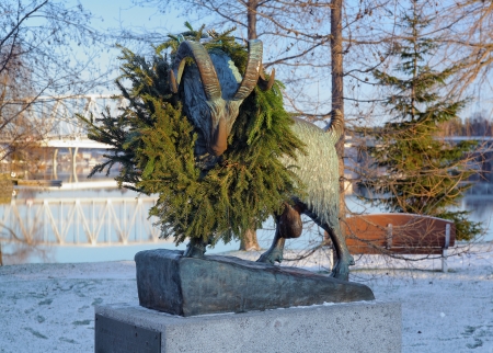 Black ram - sculpture near the Olavinlinna Castle, Savonlinna, Finlandの写真素材