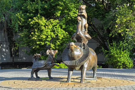 TAGANROG, RUSSIA - SEPTEMBER 26, 2011: Sculpture "Egyptian pyramid" with circus animals from the story "Kashtanka" by Anton Chekhov. The sculpture by Dmitry Lyndin was unveiled on September 1, 2008.のeditorial素材
