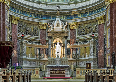 BUDAPEST, HUNGARY - DECEMBER 5, 2016: Sanctuary and altar of the St. Stephen's Basilica with statue of King Saint Stephen. The statue was created by the Hungarian sculptor Alojs Strobl in 1905.のeditorial素材