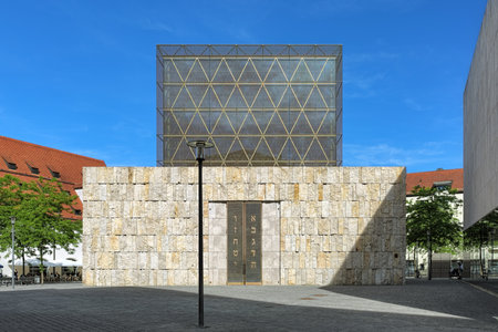 Ohel Jakob (Jacob's Tent) - the main synagogue in Munich, Germany. Ten Hebrew letters on the main portal depicts the Ten Commandments.のeditorial素材