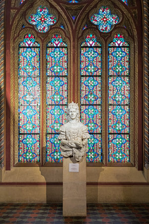 BUDAPEST, HUNGARY - DECEMBER 5, 2016: Sculpture of Empress Elisabeth of Austria and Queen of Hungary. The sculpture was created in early 20th century by unknown artist and located in Matthias Church.のeditorial素材