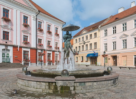 TARTU, ESTONIA - JULY 24, 2016: The Kissing Students Fountain on Town Hall Square. The fountain by sculptor Mati Karmin and architect Tiit Trummal was unveiled on September 1, 1998.のeditorial素材