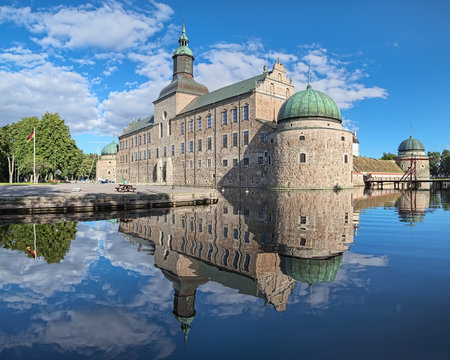 VADSTENA, SWEDEN - AUGUST 25, 2013: Vadstena Castle. The main castle building reflects in the water of moat. Construction of the castle was started in 1545. The castle was completed in 1620.のeditorial素材