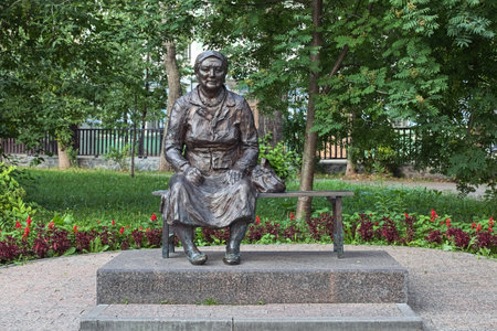 Kazan, Republic of Tatarstan, Russia. Sculpture of a Tatar grandmother in Lyadsky (or Letskoy) Garden. The sculpture by sculptor Vinera Abdullina was installed in 2015.のeditorial素材