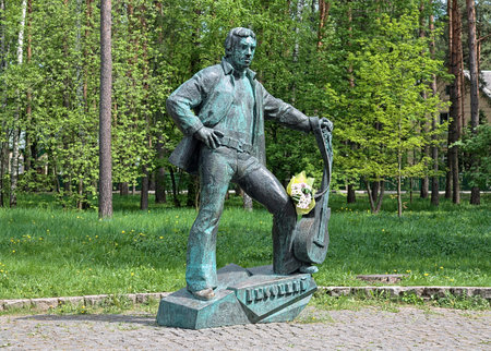 DUBNA, RUSSIA - MAY 17, 2014: Vladimir Vysotsky Monument. The monument by Oleg Yanovskiy was unveiled on January 24, 2008 to commemorate the 70th anniversary of the singer, songwriter, poet and actor.のeditorial素材