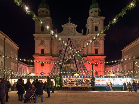 SALZBURG, AUSTRIA - DECEMBER 11, 2017: Christmas market at Cathedral Square in front of Salzburg Cathedral. The origins of the Salzburg Christmas market go back to the 15th centuryのeditorial素材