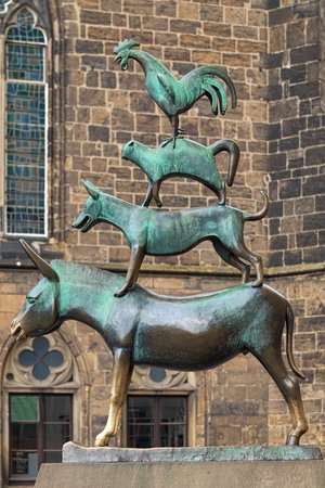 BREMEN, GERMANY - MAY 26, 2015: Town Musicians of Bremen, a bronze statue by the German sculptor Gerhard Marcks. It was erected in 1953 at the west portal of the Bremen Town Hall.のeditorial素材