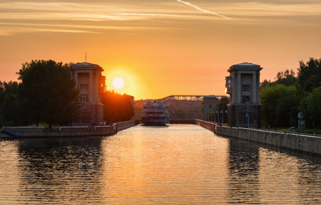 Cruise steamship passes through the gateway of the Moscow Canal at sunsetの写真素材