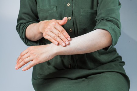 Tutorial hair removing sugaring, depilation, waxing. Closeup female hands using dusting powderの写真素材