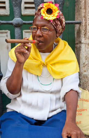 HAVANA-MAY 19:Lady smoking a huge cigar May 19,2011 in Havana.Iconic characters like this are an attraction for the more than 2 million tourists who go to Cuba each year to enjoy its distinct cultureのeditorial素材
