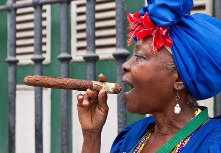 HAVANA-MAY 19:Lady smoking a huge cigar May 19,2011 in Havana.Iconic characters like this are an attraction for the more than 2 million tourists who go to Cuba each year to enjoy its distinct cultureのeditorial素材