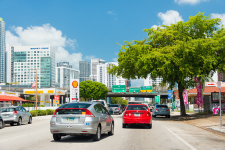 Traffic flowing from the famous 8th street in Little Havana into downtown Miamiのeditorial素材