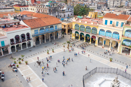 Groups of tourists visit the Old Square in Havanaのeditorial素材