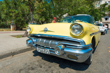 Colorful vintage american car , a symbol of Old Havanaのeditorial素材