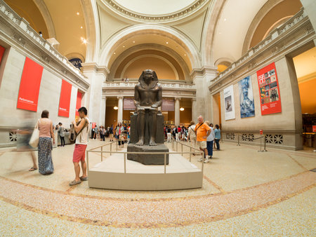 Sculpture of an egyptian pharaoh at the lobby of the Metropolitan Museum of Art in New Yorkのeditorial素材
