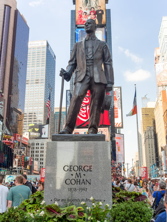 The George M Cohan Statue at Times Square in New York Cityのeditorial素材