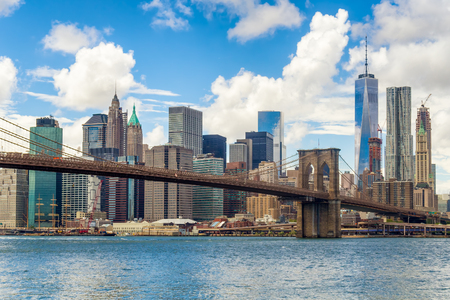 The Brooklyn Bridge and the downtown Manhattan skyline in New York Cityの写真素材