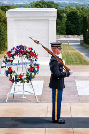 Ceremonial guard at the Tomb of the Unknown Soldier at Arlington National Cemeteryのeditorial素材
