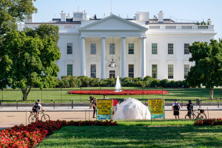 The White House Peace Vigil protesting against nuclear weapons proliferation in Washington D.C.のeditorial素材