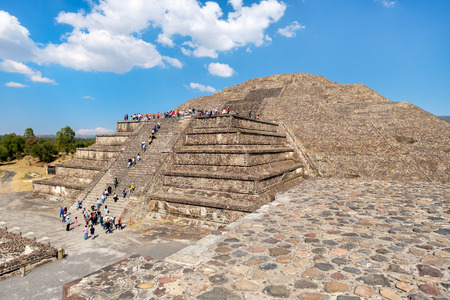 The Pyramid of the Moon and other pre-columbian structures at Teotihuacan, a major archaeological site near Mexico Cityの写真素材