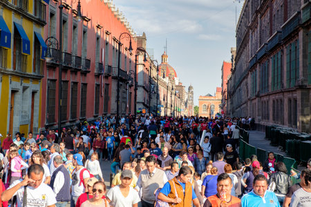 Huge crowd and colorful buildings at the historic center of Mexico Cityのeditorial素材