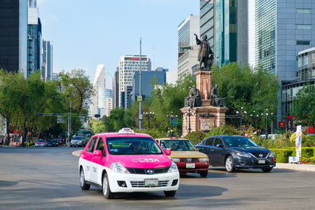 Street scene at Paseo de la Reforma in Mexico City near the Christopher Columbus statueのeditorial素材