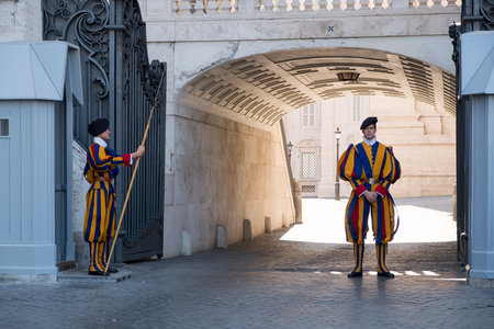 Soldiers of the Pontifical Swiss Guard standing next to Saint Peter's Square at the Vaticanのeditorial素材