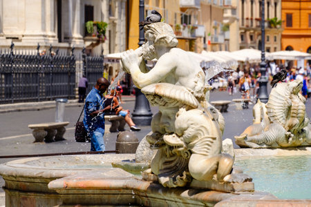 Tourists and locals at Piazza Navona in central Romeのeditorial素材