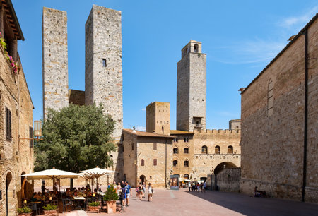 Tourists  at the medieval hill town of San Gimignano in Tuscanyのeditorial素材