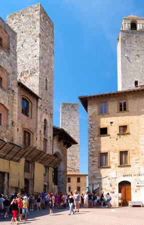SAN GIMIGNANO,ITALY - JULY 23,2017 : Tourists and locals at the medieval hill town of San Gimignano in Tuscanyのeditorial素材
