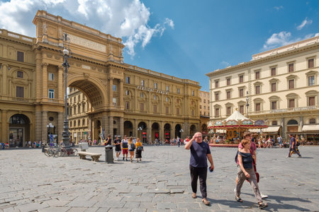 Tourists and locals at  Piazza della Repubblica in Florenceのeditorial素材
