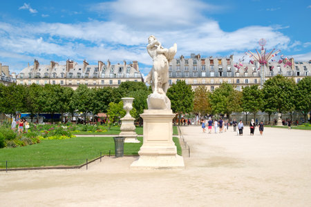 Parisians enjoying summer at the Tuileries Garden in Parisのeditorial素材