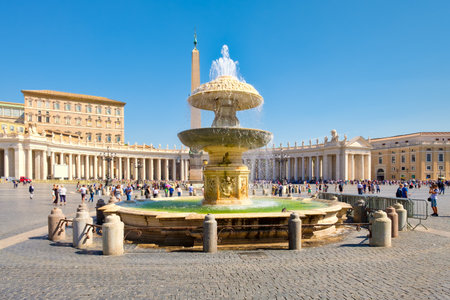 ROME,ITALY - JULY 21,2017 : St Peter's Square at the Vatican in Rome on a beautiful summer dayのeditorial素材