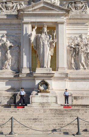 Tomb to the unknown soldier at the National Monumento of Vittorio Emanuele II in Romeのeditorial素材