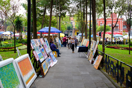 The famous Saturday Bazaar at the San Angel neighborhood selling paintings and traditional works of artのeditorial素材