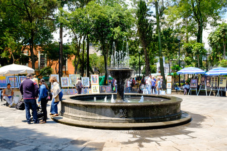 The famous Saturday Bazaar at the San Angel neighborhood selling paintings and traditional works of artのeditorial素材
