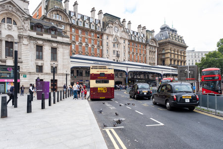 Victoria Station, one of the busiest train stations in Londonのeditorial素材