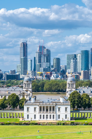 Greenwich Park, Canary Wharf and the Docklands in London - On a sunny summer dayのeditorial素材