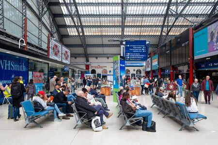 Interior view of Liverpool Lime Street railway stationの写真素材