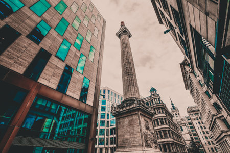 The Monument to the Great Fire of London, built between 1671 and 1677のeditorial素材